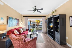 Appartement, plusieurs lits (Villas on the Gulf unit J7) | Coin séjour