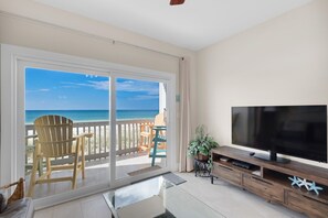 Apartment, Multiple Beds (Villas on the Gulf unit M5) | Living area