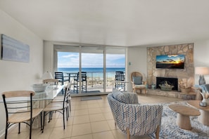 Apartment, Mehrere Betten (Starboard Village 423) | Wohnbereich | Fernseher