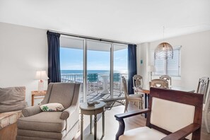 Appartement, Meerdere bedden (Starboard Village 424- Beach Haven) | Woonruimte | Televisie