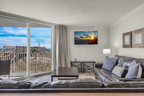 Living area - Starboard Village 411 (Pensacola Beach)