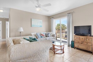 House, Multiple Beds (Moon Tide Cottage) | Living area - Moon Tide Cottage (Pensacola Beach)