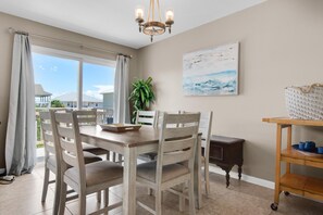 House, Multiple Beds (Moon Tide Cottage) | Dining - Moon Tide Cottage (Pensacola Beach)