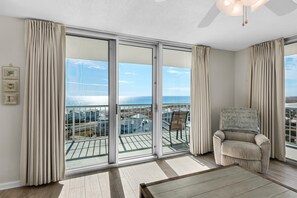 Departamento, 1 cama Queen size (Tristan Towers unit 9B) | Área de sala de estar