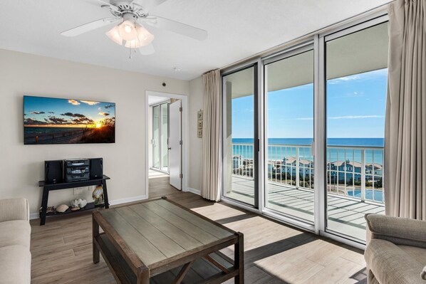 Apartment, 1 Queen Bed (Tristan Towers unit 9B) | Living area