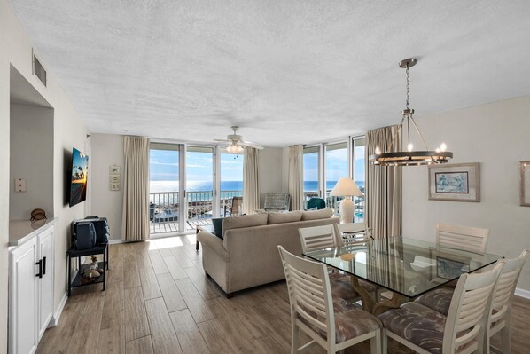 Departamento, 1 cama Queen size (Tristan Towers unit 9B) | Área de sala de estar