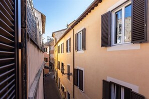 Exterior detail - Mou House Trastevere (Rome)