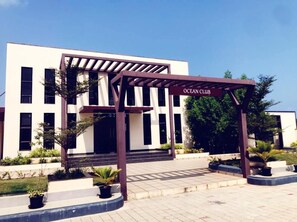 المنشأة من الخارج