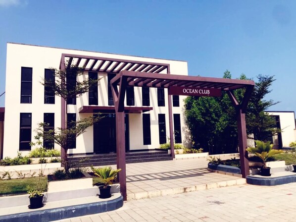 المنشأة من الخارج