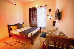 7 bedrooms, WiFi, bed sheets - Le' caztle inn (sozhinganallur)