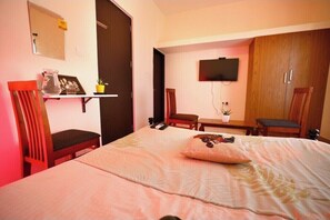 7 عدّة غرف نوم وواي فاي وملاءات أسرّة