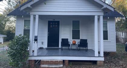 Masters Rental! Charming 2-bedroom house with AC and WiFi in lovely Augusta
