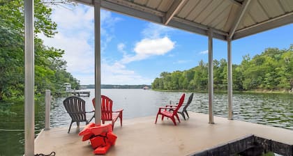 Game Day Retreat -Lake Sunsets - Private Dock