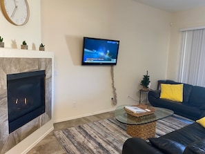 Smart TV, fireplace