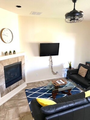 Smart TV, fireplace