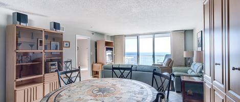 Appartement, 1 queensize bed met slaapbank (Tristan Towers unit 13C) | Dineren