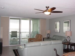 Apartment, 1 Queen-Bett und Schlafsofa (Tristan Towers unit 13C) | Wohnbereich