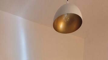 Kühlschrank, Ofen, Herdplatte, Wasserkocher