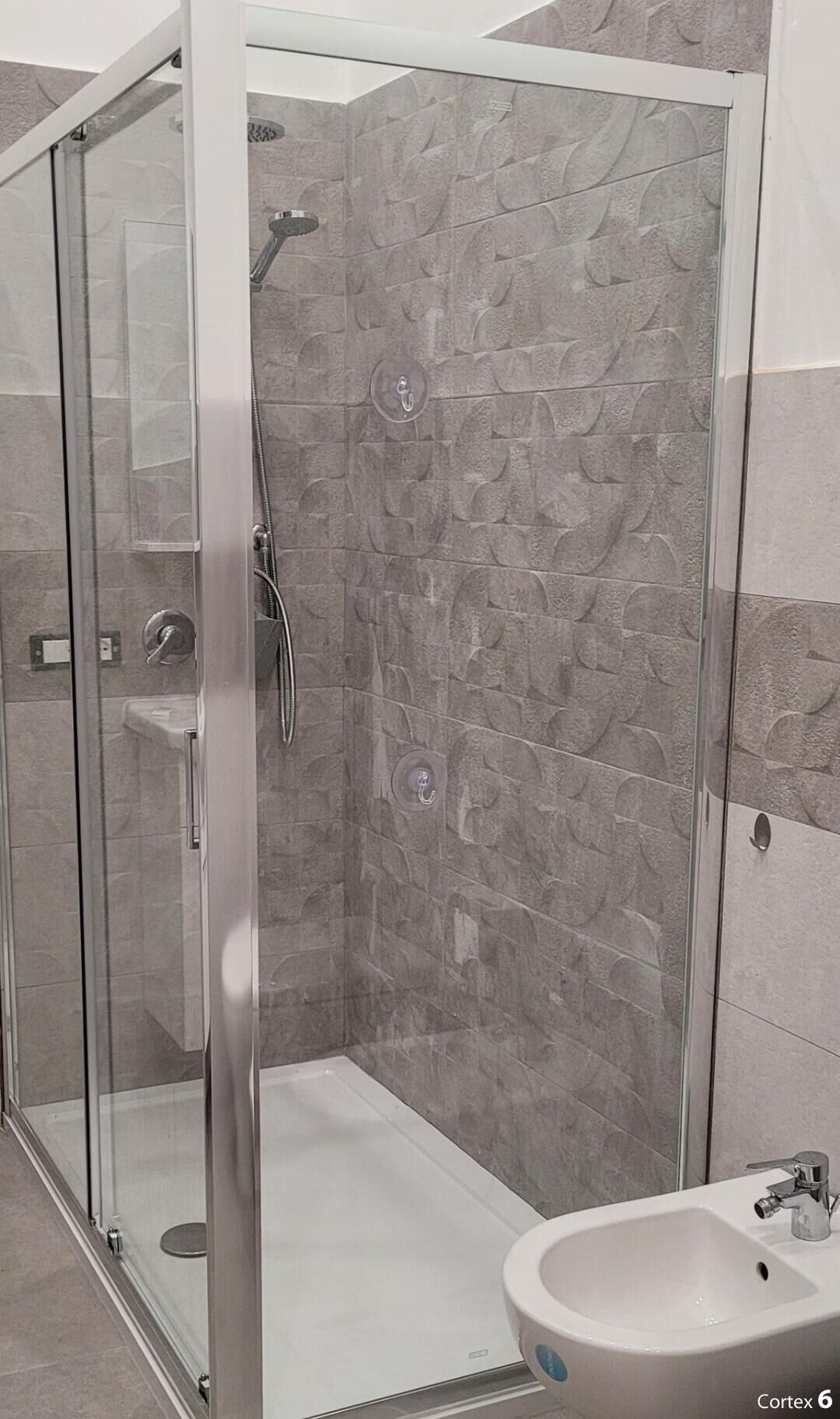 Dusche, Haartrockner, Bidet, Handtücher