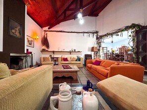 TV, fireplace, table football, ping pong - Chácara Privativa em Condomínio! (Terras de San Thomé Porto Feliz)
