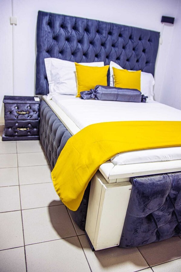 1 habitación, escritorio, tabla de planchar con plancha y wifi gratis