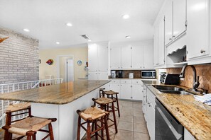 House, Multiple Beds (Barefoot & Buzzed) | Private kitchen | Oven, paper towels