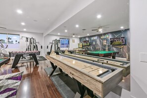 Game room - Rising Sun House: Pool, Spa, GameRoom, PetFriendly! (Palm Springs)