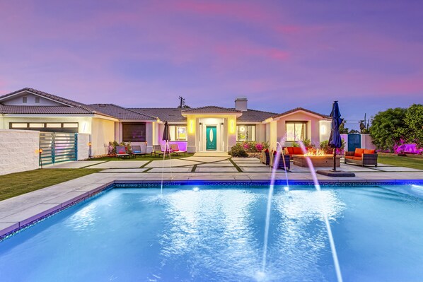 Pool - Rising Sun House: Pool, Spa, GameRoom, PetFriendly! (Palm Springs)