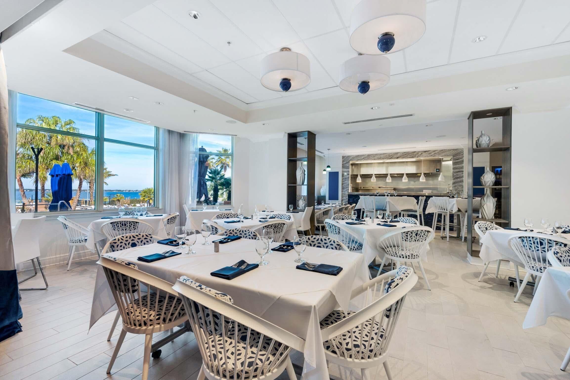 Apartemen, Beberapa Tempat Tidur (Portofino Island Resort 2-1902) | Tempat makan