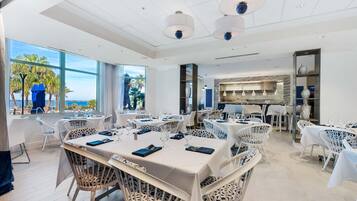 Apartemen, Beberapa Tempat Tidur (Portofino Island Resort 2-1902) | Tempat makan