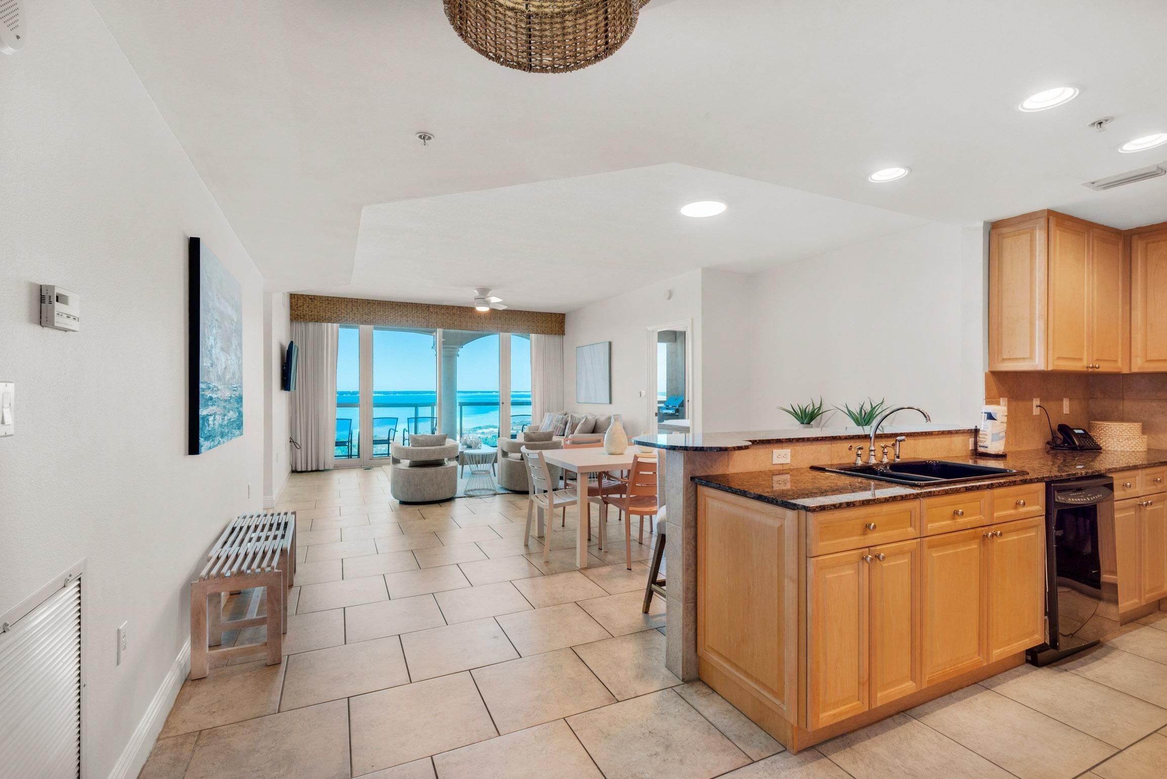 Apartemen, Beberapa Tempat Tidur (Portofino Island Resort 2-1902) | Dapur pribadi | Oven, pemanggang roti, dan tisu
