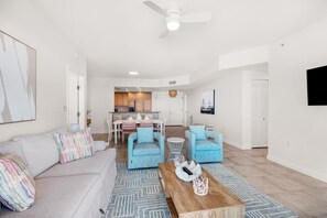 Apartment, Mehrere Betten (Portofino Island Resort 2-1902) | Wohnbereich