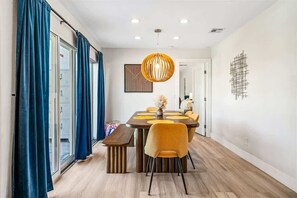 Dining - The Stunning Acacia (Palm Springs)