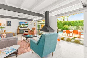 TV, fireplace