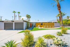 Exterior - Zesty Orange Crush!! (Palm Springs)