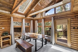 Dining - The Rose Cabin with a spa (Idyllwild-Pine Cove)