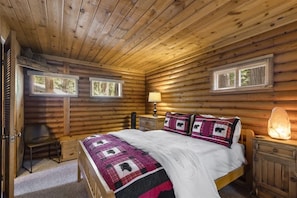 2 bedrooms, iron/ironing board, WiFi, bed sheets - The Rose Cabin with a spa (Idyllwild-Pine Cove)