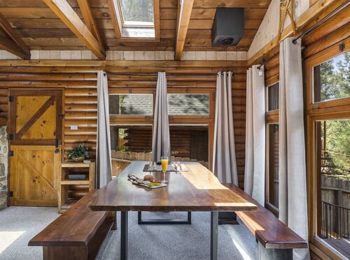 The Rose Cabin with a spa