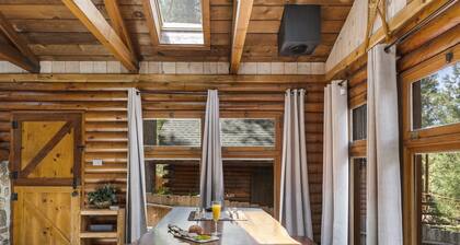 The Rose Cabin with a spa