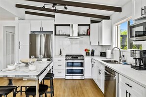 Fridge, microwave, oven, stovetop - Desert Paradise Dream (Palm Springs)