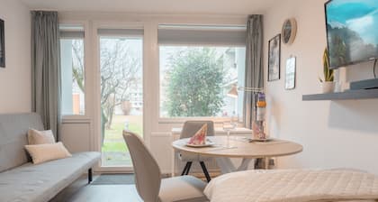 Zentral nah MHH Terrasse Komfort - 1-Zimmer-Apartment Boxspringbett, Schlafsofa
