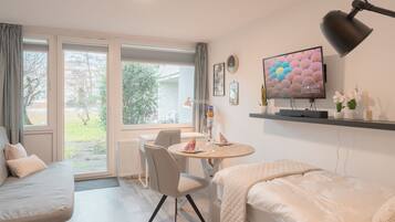 1 Schlafzimmer, Schreibtisch, Bügeleisen/Bügelbrett, Reisekinderbett