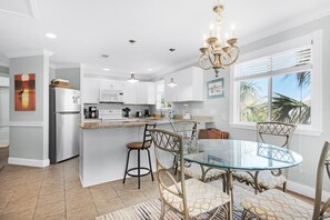 Private kitchen - Sunset Harbor Palms 2-301 (Navarre)