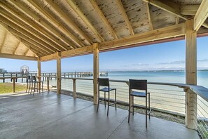 Apartamento, várias camas (Sunset Harbor Palms 2-301) | Terraço/pátio