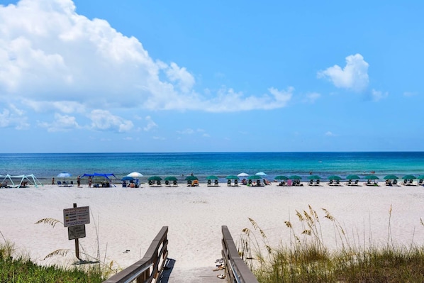 Appartamento, letti multipli (The Pearl 1201) | Spiaggia | Sulla spiaggia
