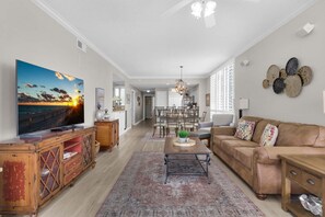 Living area - The Pearl 1201 (Navarre)