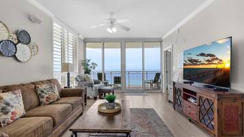 Apartment, Berbilang Katil (The Pearl 1201) | Ruang tamu | TV