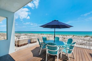 Apartamento, varias camas (White Sands 459) | Restaurante al aire libre