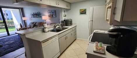 Coffee/tea maker, fridge, microwave, oven