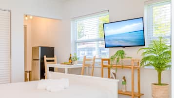 Standard Studio Suite, 1 Queen Bed | 2 bedrooms, individually decorated, individually furnished